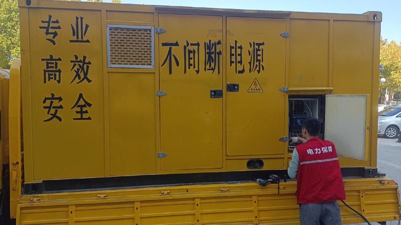 雨花柴油发电机组和UPS电源配合使用时，如何避免切换过程中的电力中断？